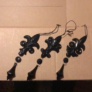 Beautiful, black hard plastic hanging ornaments or lamp hanging tassel decor.